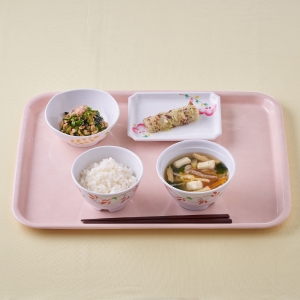 すこやか焼竹輪の磯辺天とわかたけ汁の献立