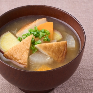 さつま揚げと根菜のみそ汁