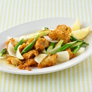 ちぎり根菜揚とアスパラガスのレモンバター炒め
