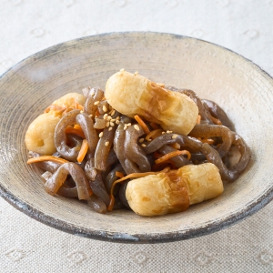 豆ちくわとつきこんにゃくのきんぴら