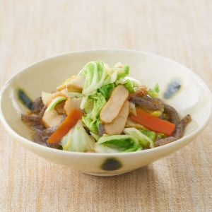 プチさつま揚と白菜と蒟蒻の煮物