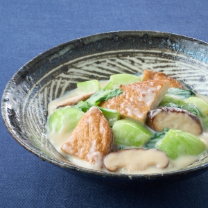 四つ切り丸さつまと青梗菜のミルク煮