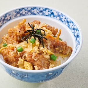 ちぎり根菜揚の卵とじ丼
