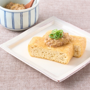 栃尾油揚げの肉みそのせ