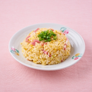 かまぼこ入りチャーハン